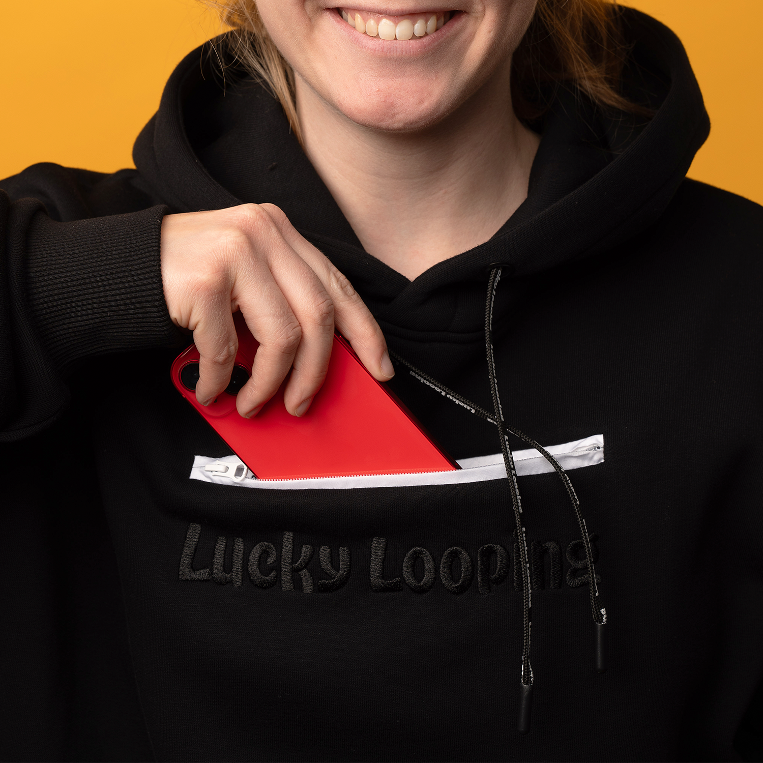 hoodie-schwarz-classic-detail